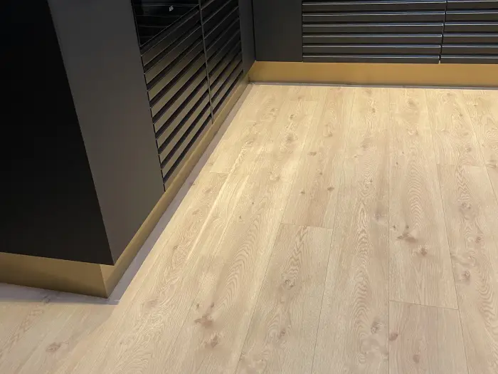 Køkkenrenovering med messing-look — billede 3