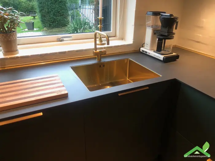 Køkkenrenovering Nr. Åby med messing-look — billede 4